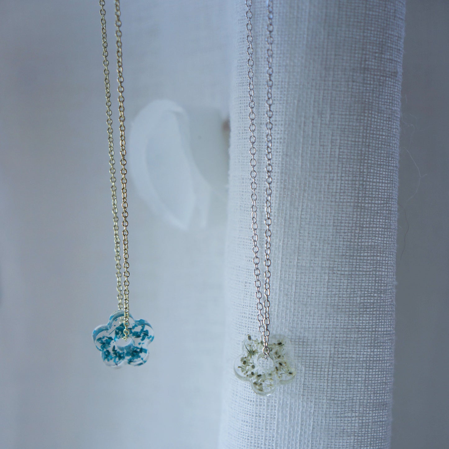 Dainty flower shaped necklace