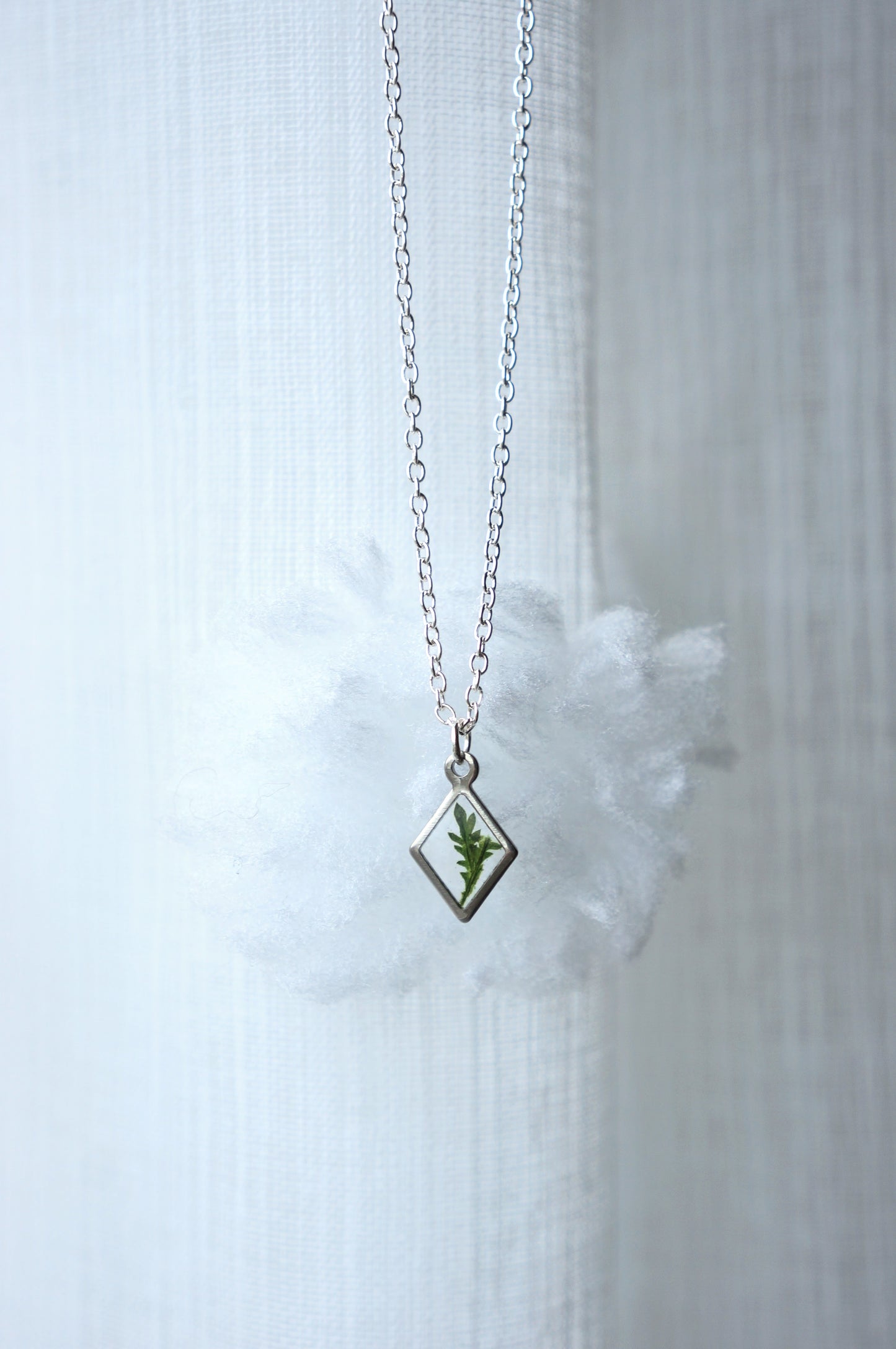 Simple Greenery Diamond Necklace